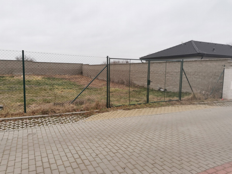 Prodej stavebního pozemku - Veleň (Praha - východ)