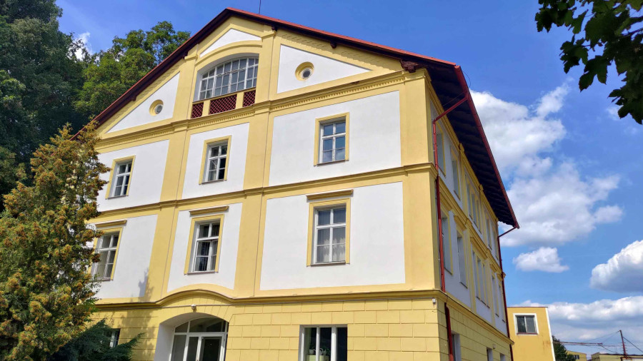 Pronájem kancelářských prostor - celé patro v budově, Komárov (Hořovice)